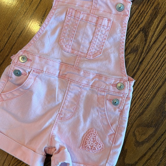 2T pink short overalls - Picture 3 of 5